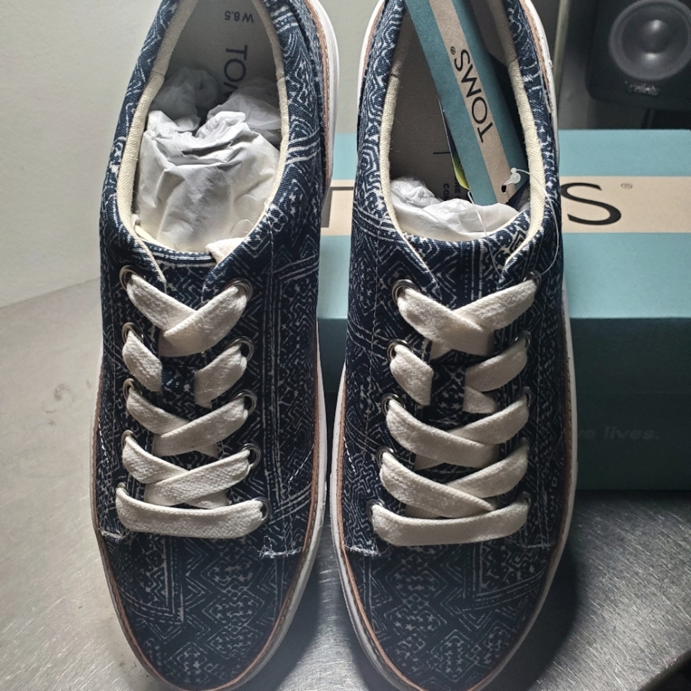 TOMS Alex